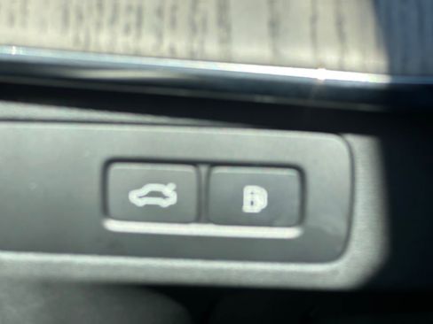 Used 2025 Volvo XC90 T8 Ultra w/ Protection Package Premier image 21