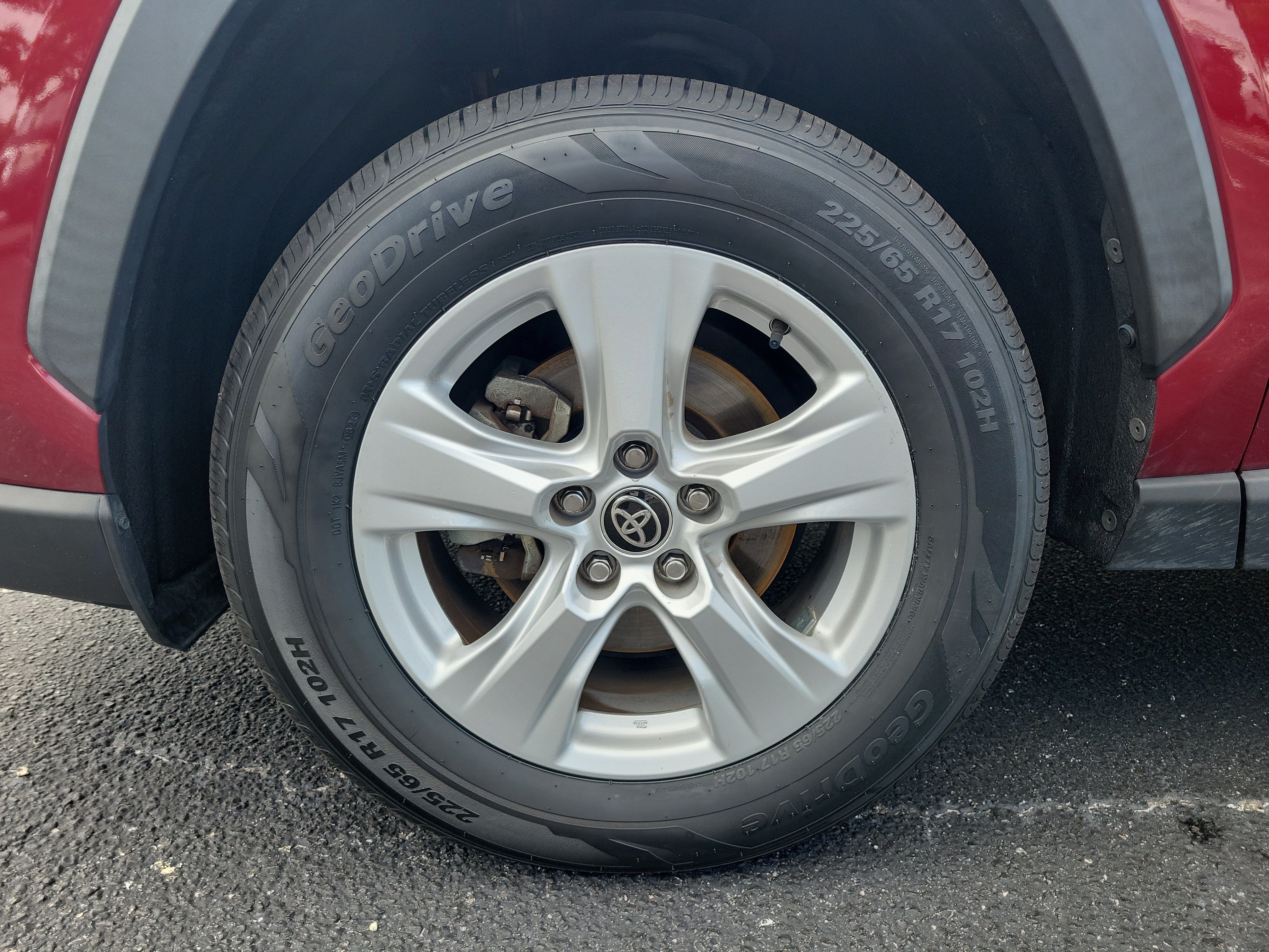Certified 2021 Toyota RAV4 XLE w/ Convenience Package FWD image 8