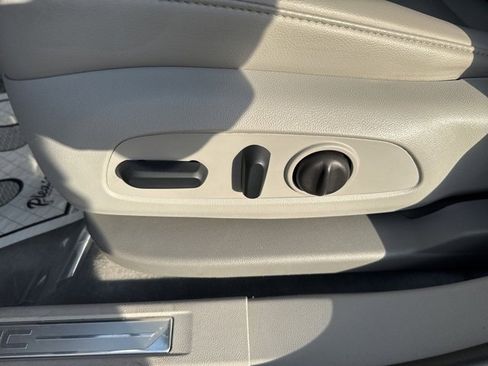 Used 2022 GMC Acadia SLT image 9