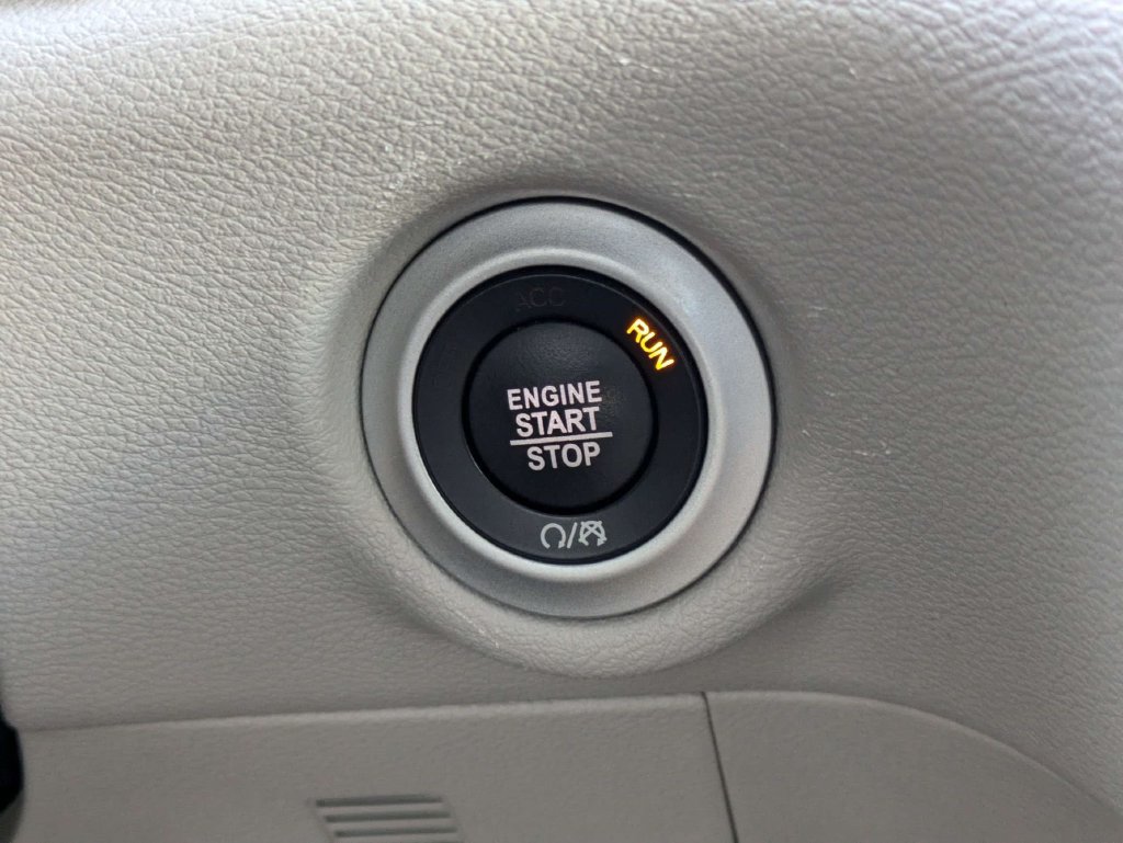 Used 2024 Chrysler Pacifica Touring-L FWD image 28