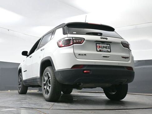 Used 2025 Jeep Compass Trailhawk AWD/4WD image 32