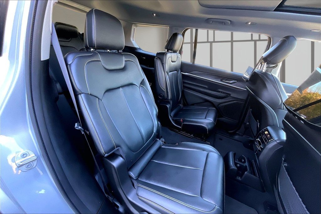 Used 2023 Jeep Grand Cherokee L Limited w/ Rear Seat Video Group I AWD/4WD image 26