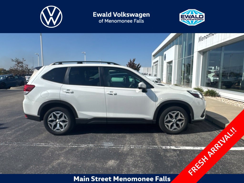 Used 2024 Subaru Forester Premium AWD/4WD image 2