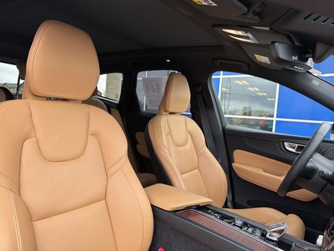 Used 2023 Volvo XC60 T8 Ultimate w/ Climate Package image 13