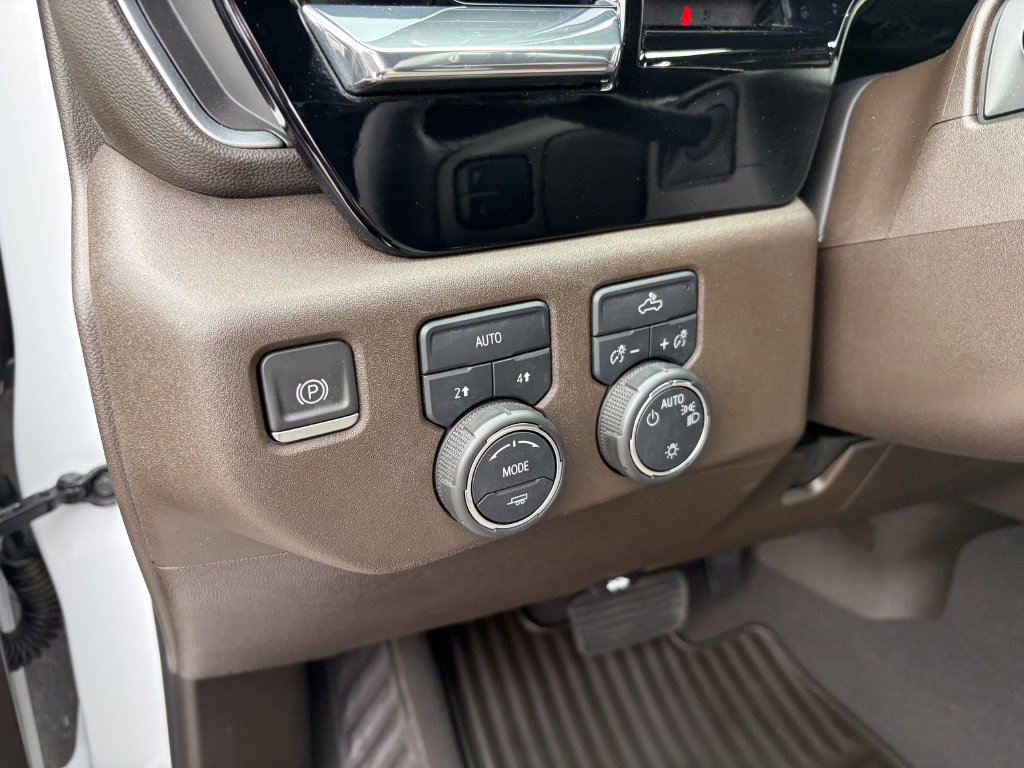 Used 2024 Chevrolet Silverado 1500 LT w/ Leather Package AWD/4WD image 11