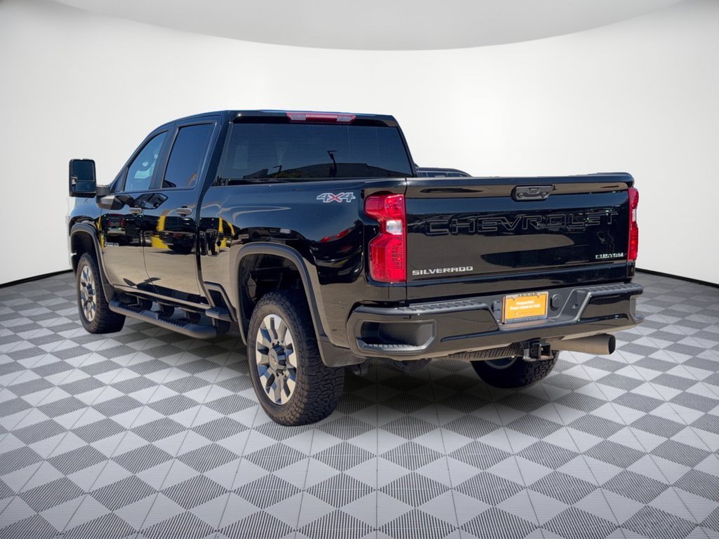 Used 2022 Chevrolet Silverado 2500 Custom w/ Custom Value Package AWD/4WD image 3