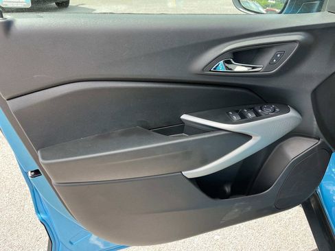 Used 2025 Chevrolet Trax LS image 23
