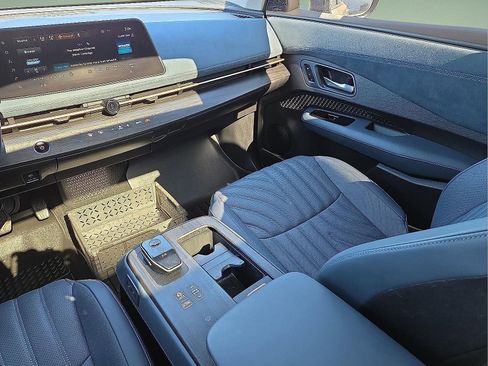 Used 2025 Nissan Ariya Platinum image 12