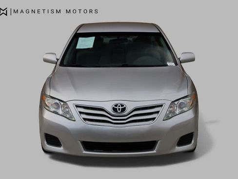 Used 2011 Toyota Camry LE image 5