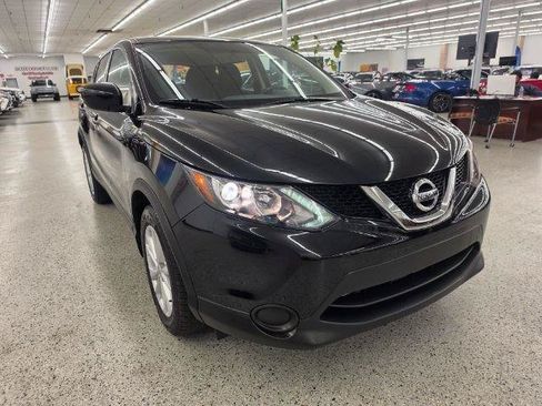 Used 2018 Nissan Rogue Sport S w/ S Appearance Package AWD/4WD image 3