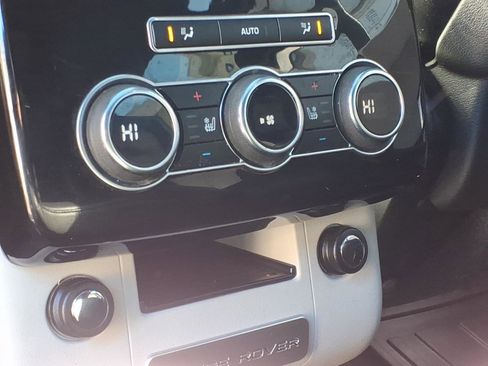 Used 2015 Land Rover Range Rover HSE image 13