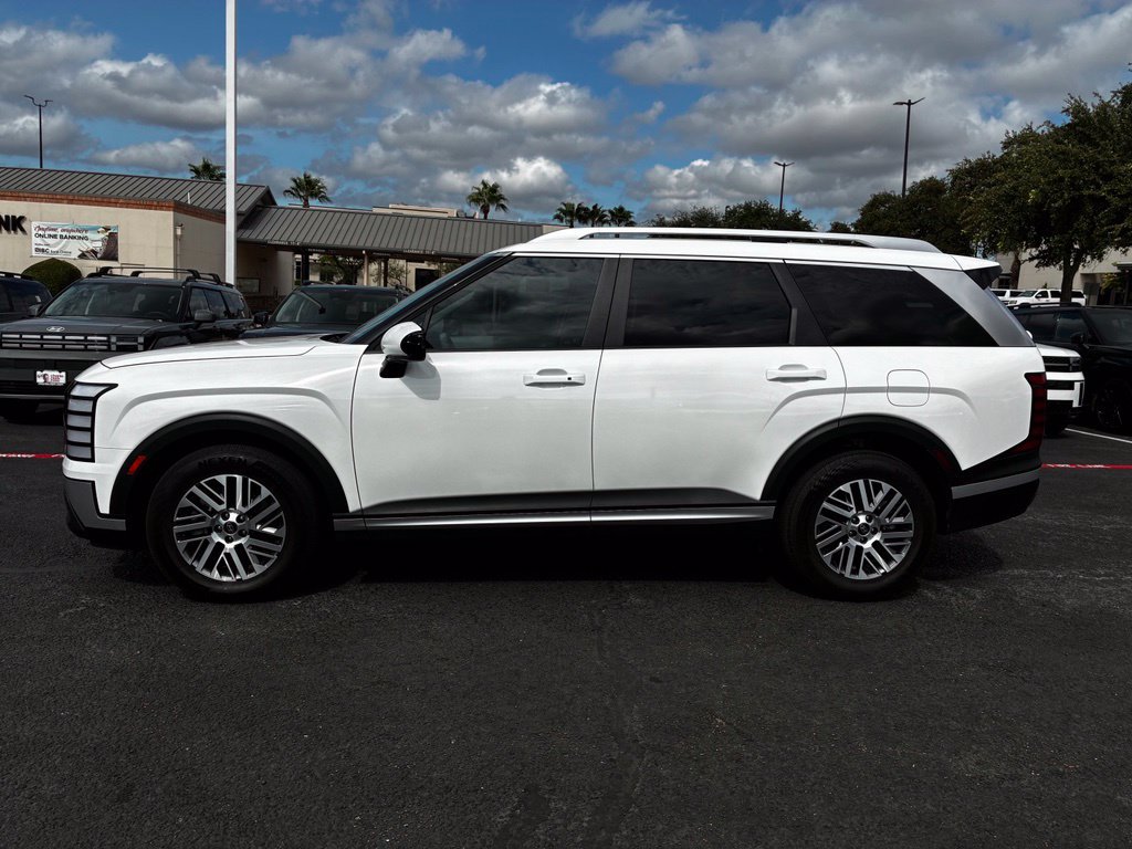 Used 2026 Hyundai Palisade SEL FWD image 2