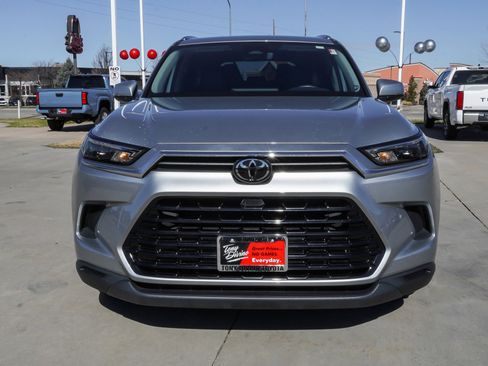 Certified 2024 Toyota Grand Highlander XLE image 3