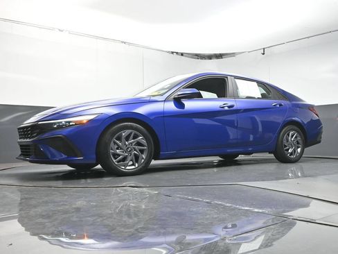 Used 2024 Hyundai Elantra SEL FWD image 32