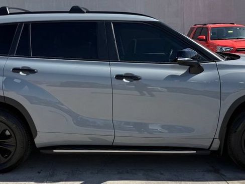 Used 2024 Toyota Highlander XLE FWD image 5