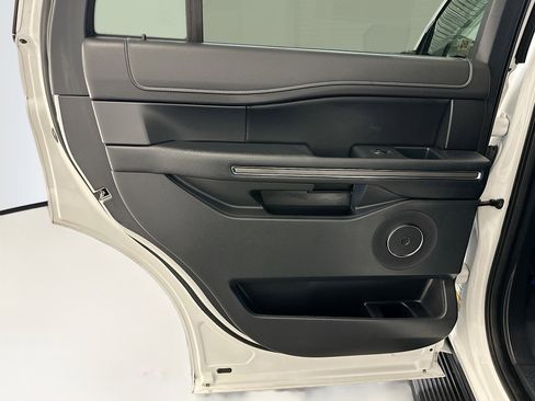 Used 2024 Ford Expedition XLT image 27
