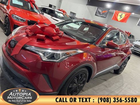 Used 2019 Toyota C-HR LE FWD image 2