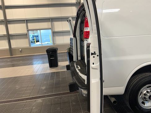 Used 2024 GMC Savana 2500 w/ Driver Convenience Package RWD image 7