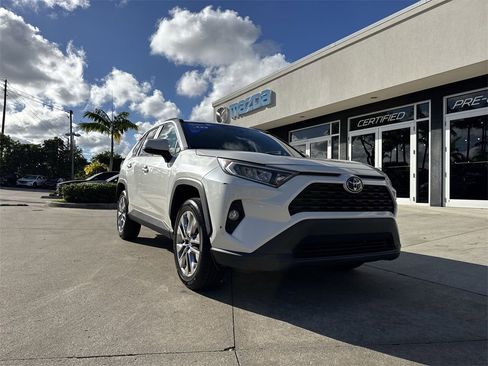 Used 2021 Toyota RAV4 XLE Premium image 31