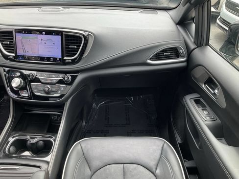 Used 2023 Chrysler Pacifica Limited w/ S Appearance Package FWD image 55