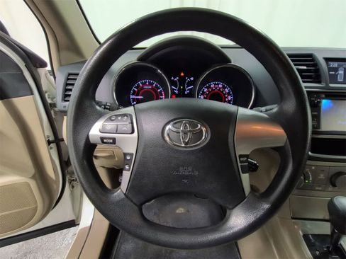 Used 2013 Toyota Highlander Plus image 23