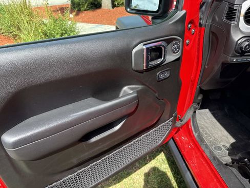 Used 2025 Jeep Wrangler Unlimited Sport S 4xe AWD/4WD image 18