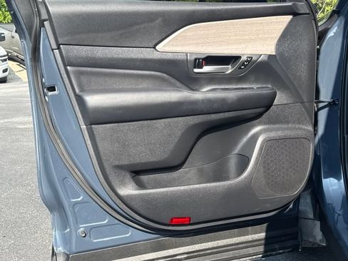 Used 2025 Toyota Grand Highlander FWD image 20