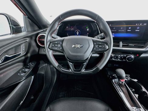 Used 2024 Chevrolet Trax RS w/ Sunroof Package FWD image 4