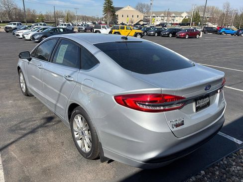 Used 2017 Ford Fusion SE FWD image 5