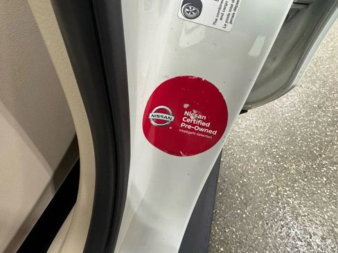 Used 2016 Nissan Rogue SV w/ SV Premium Package image 20