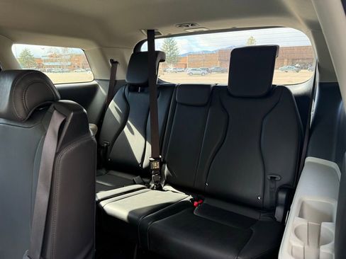 Used 2024 Kia Carnival LX image 23