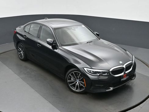 Used 2022 BMW 330i xDrive 330i xDrive w/ Driving Assistance Package image 33