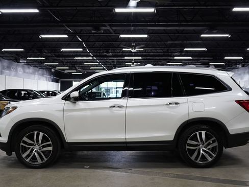 Used 2017 Honda Pilot Touring image 2