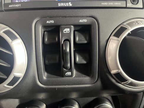 Used 2017 Jeep Wrangler Unlimited Rubicon AWD/4WD image 18