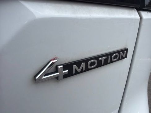 Used 2024 Volkswagen Atlas Peak Edition SE AWD/4WD image 11