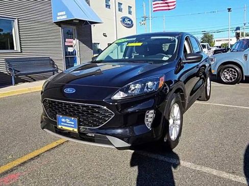 Certified 2022 Ford Escape SE image 3