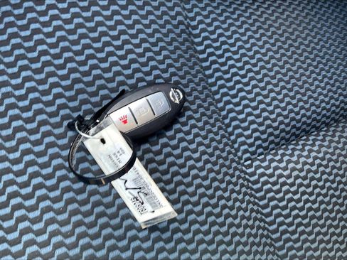 Used 2014 Nissan Versa Note SV w/ SL Package FWD image 33
