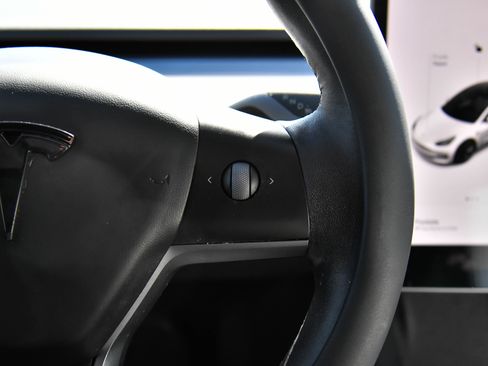 Used 2023 Tesla Model 3 Standard Range RWD image 28