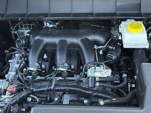 Used 2025 Nissan Pathfinder S FWD image 33