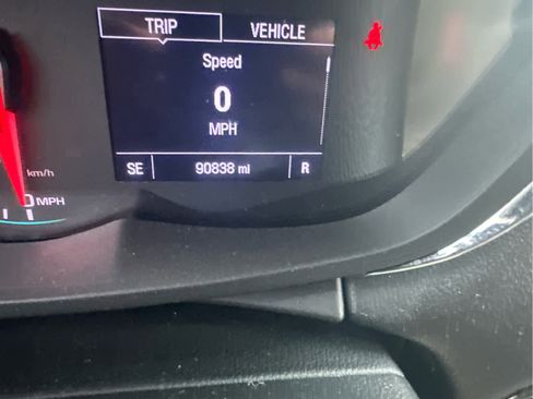 Used 2019 Chevrolet Trax LT w/ LT Convenience Package image 10