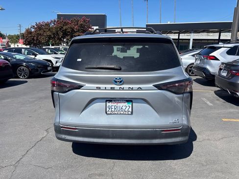 Used 2023 Toyota Sienna LE FWD image 5