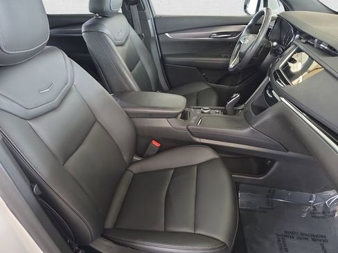 Certified 2022 Cadillac XT6 Luxury w/ LPO, Floor Liner Package image 10