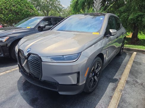 Used 2025 BMW iX xDrive50 w/ Luxury Package AWD/4WD image 3