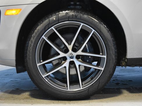 Certified 2025 Porsche Macan image 29