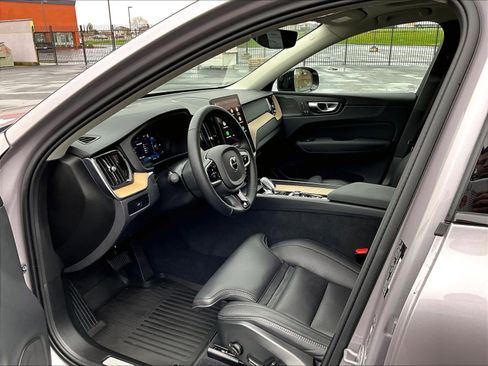 Used 2026 Volvo XC60 B5 Ultra w/ Climate Package image 16