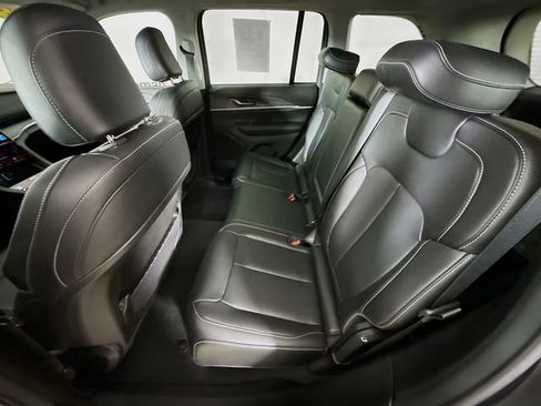 Used 2024 Jeep Grand Cherokee Limited AWD/4WD image 24