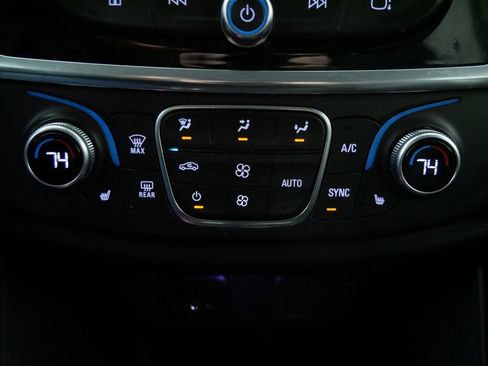 Used 2019 Chevrolet Traverse LT w/ LT Premium Package AWD/4WD image 30