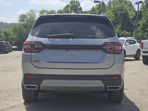 Used 2024 Honda Pilot Touring image 18