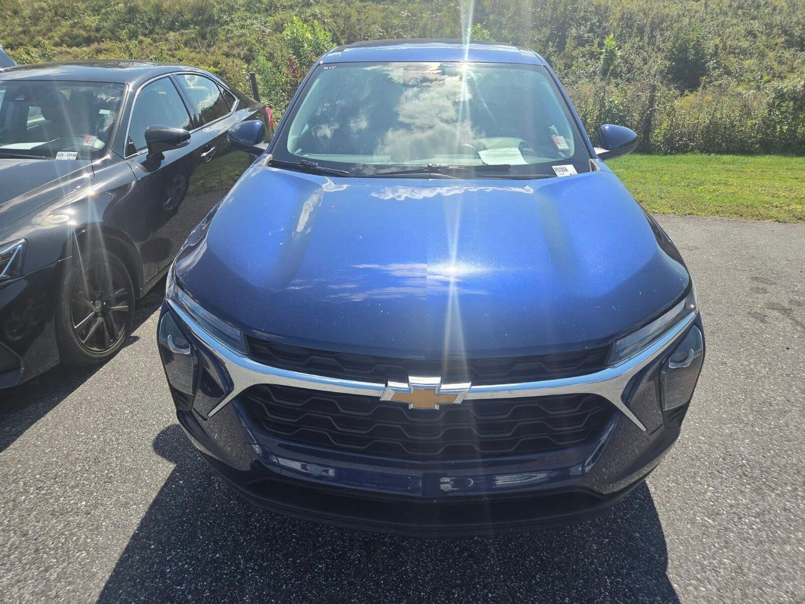 Used 2024 Chevrolet Trax LS w/ LS Convenience Package FWD image 2
