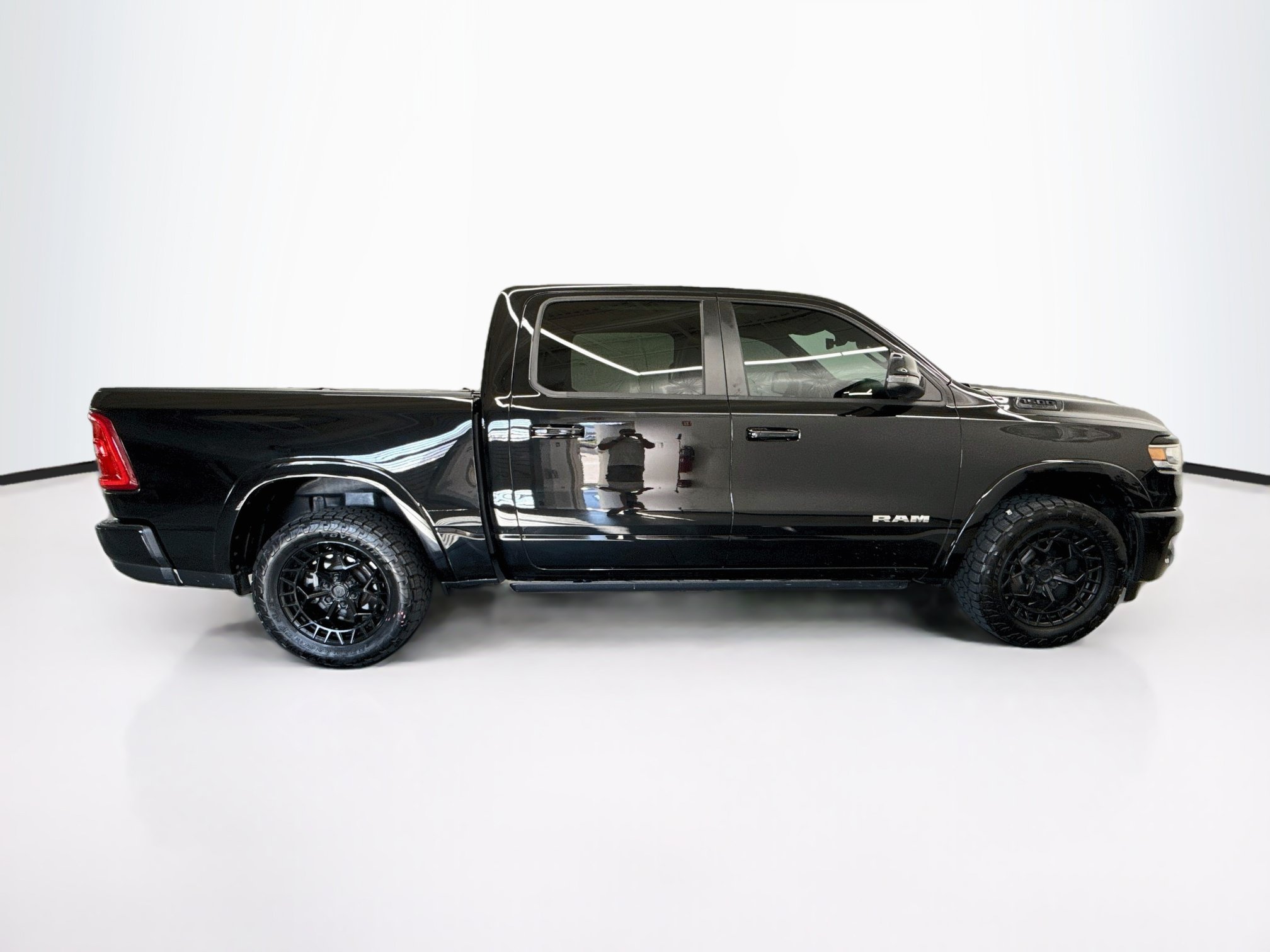 Used 2025 RAM 1500 Laramie w/ Laramie Southwest Edition AWD/4WD image 10